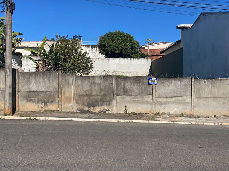 TERRENO A VENDA
